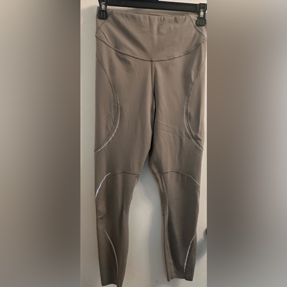 Barely Worn - Lululemon Base Pace 25 inch inseam leggings Size 6 Gull Gray